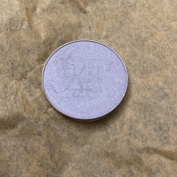 Rouge Bunny Rouge eyeshadow - Picture 2 of 5